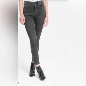 Everlane high rise skinny jean, size 25 ankle. Perfect condition worn 1x